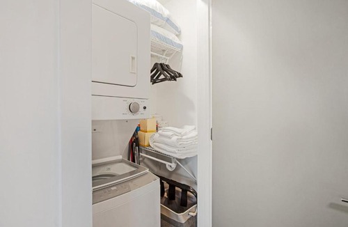 Hanover Place Apartment | FRONTDESK Bright Open Studio Apt by Old Westport
