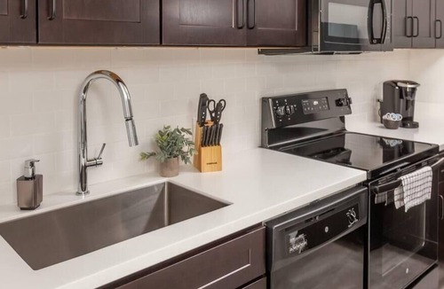 Central Business District Apartment | Frontdesk | Spacious 1 BR in Business District