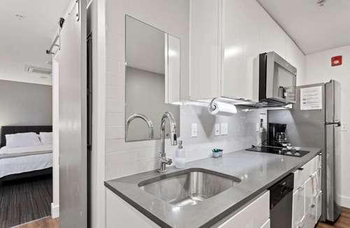 Hanover Place Apartment | FRONTDESK Studio Apt near Boulevard Brewing