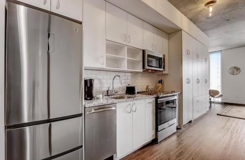 Lower East Side Apartment | FRONTDESK Urbanite Apts Lower East Side Milwaukee