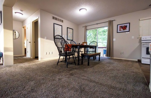 Grandview House | Full clean 3-bedroom house close to stadiums and pet friendly!