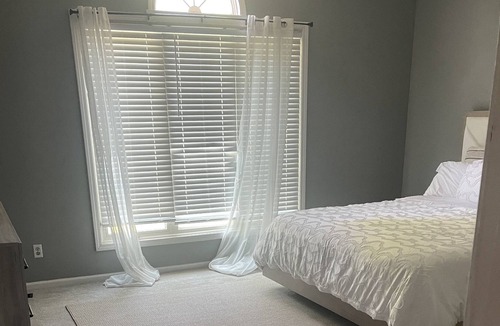 Waldron House | Full House Best Location in Kansas City ! Close to airport and down town.