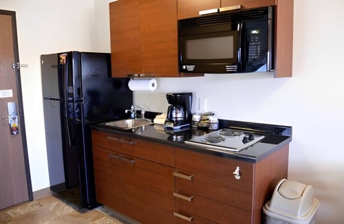 Council Bluffs House | Fully Furnished Room Close to the Omaha Zoo