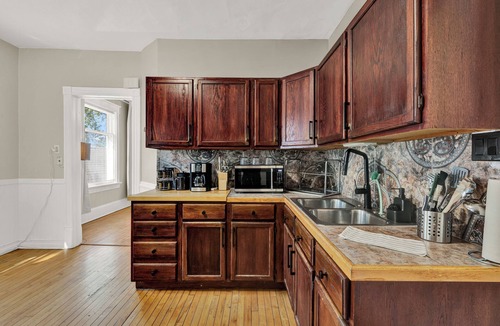Lower East Side House | Fun, style & comfort Eastside downtown 4 bedroom townhome near attractions