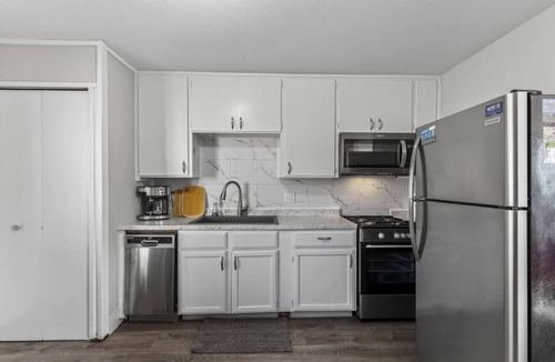 Waldron Apartment | Furnished Crew Stay 30 Day Apt Near Arrowhead