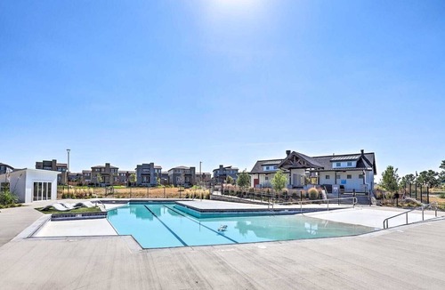 Commerce City House | Gamers Oasis! Gaming Wall-4 70” Samsungs! Board Games! Family Home Near Gaylord