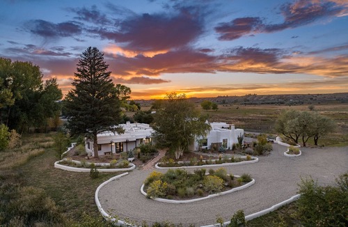 Taos House | Gem Hacienda-Taos-Luxe Home-9 bedrooms-Sleeps 30-Book Now!