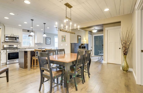 Greenfield House | Getaway w/Private Acreage in the Minneapolis Area