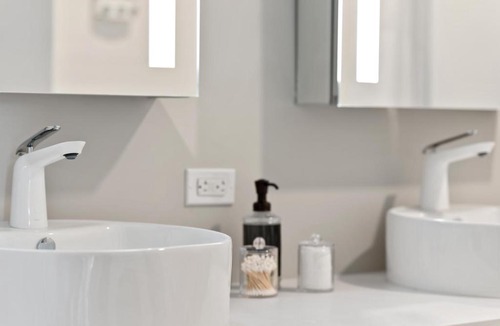 Crossroads Arts District Apartment | Glamorous Retreat Less than 10 miles to Arrowhead Stadium 359