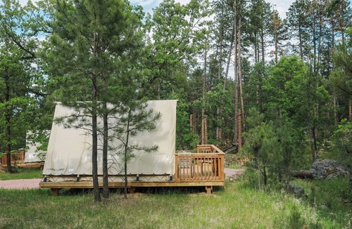 Hermosa RV Rental | Glamping Retreat, Forest Escape in the Black Hills