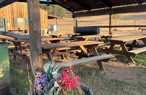 Lake George Cabin | GM cabin sleeps 7, kitchen, 2 bath with access to jacuzzi
