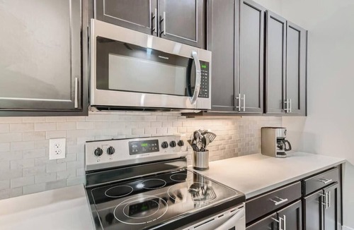 Golden Condo | Golden Getaway - Spacious 2BR - Walk to Trails