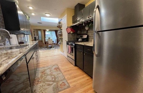 Golden Apartment | Golden Mines Haven | 3BR + Office
