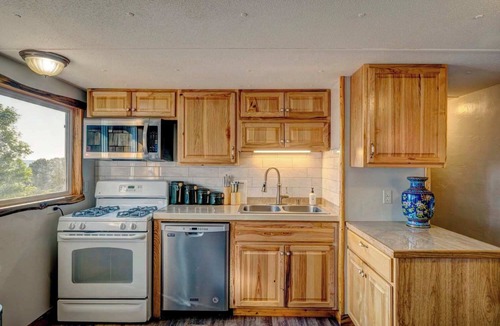 Saddlestring House | Gone Fishin' | Private Hot Tub, BBQ & Garage Lounge | Pet-Friendly Mountain Hideaway in Story, WY | 3 Bed, Sleeps 6 | 20 Min to Sheridan