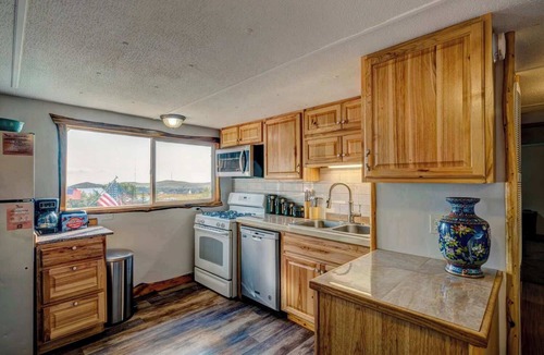 Saddlestring House | Gone Fishin' | Private Hot Tub, BBQ & Garage Lounge | Pet-Friendly Mountain Hideaway in Story, WY | 3 Bed, Sleeps 6 | 20 Min to Sheridan