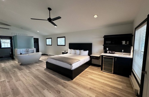 Baileys Harbor Hotel | Gordon Lodge
