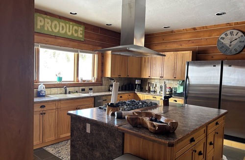 Kremmling Cabin | Gorgeous 5-bedroom lodge in Kremmling perfect for your getaway