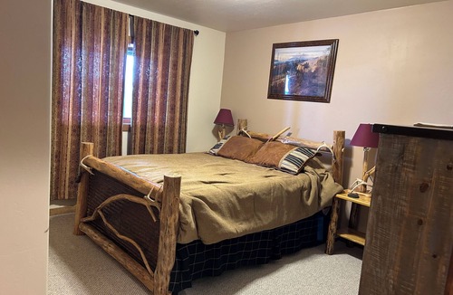 Kremmling Cabin | Gorgeous 5-bedroom lodge in Kremmling perfect for your getaway