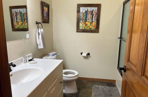 Kremmling Cabin | Gorgeous 5-bedroom lodge in Kremmling perfect for your getaway