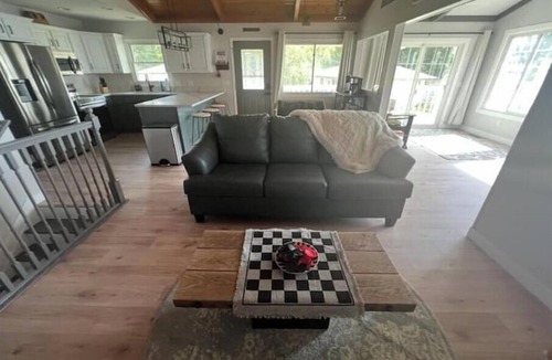 Woodland House | Gorgeous Lakefront Retreat with Waterside Bar Area