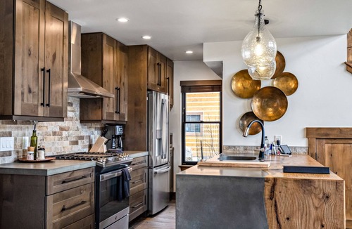 Estes Park Cabin | Gorgeous Views! Jacuzzi, Indoor/Outdoor Fireplace, Two large Patios