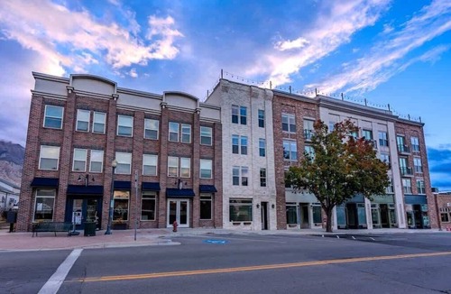 Pleasant Grove Condo | Grand Suite – New Construction Beauty! Pets too!