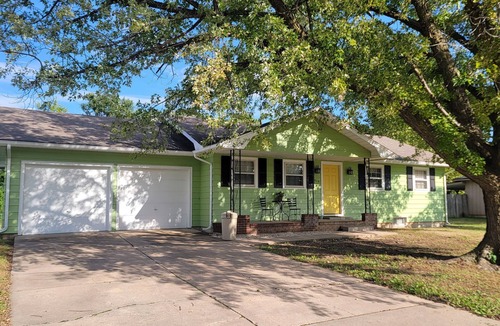 Goddard House | Grandma's house in the heart of Goddard