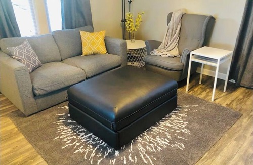 Ponca City House | GrayHouse, peaceful Ponca City with AC, WiFi Pet friendly w/fee, lots of parking