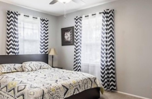 Leavenworth House | Great Location Near KC, Legends & Speedway