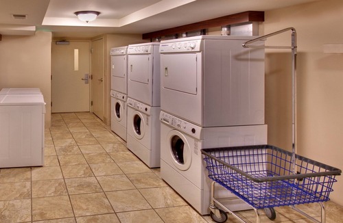 Davenport Condo | Great Suite in Davenport | Free Breakfast, Free Wi-Fi, Indoor Pool + Hot Tub