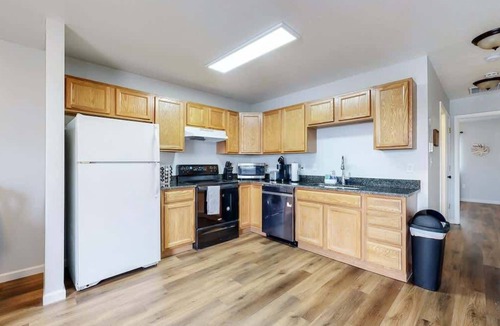 Brighton Apartment | Great Two King Bed Rooms Near Airport Ideal Stay!