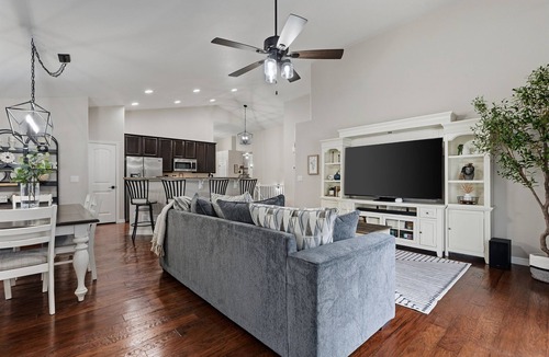 Loveland House | Group Getaway with Games & Hot Tub!