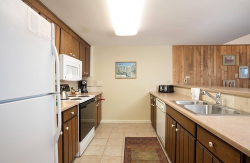 Steamboat Springs Condo | GSQ34 | Private Deck | Above Steamboat Square | Free City Bus