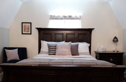 Sand Springs House | Guesthouse on Sunset