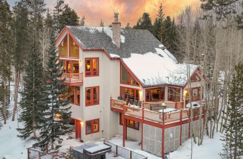 Warrior's Mark West House | Happy Trails Lodge Home: Large, Stylish, Hot Tub
