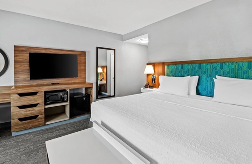 West Omaha Hotel | Hampton Inn Omaha/West Dodge Road (Old Mill)