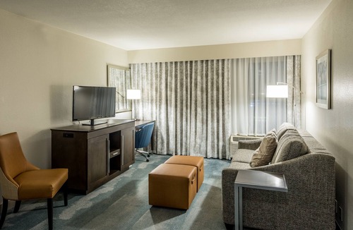 Jackson Hotel | Hampton Inn & Suites Jackson-Coliseum