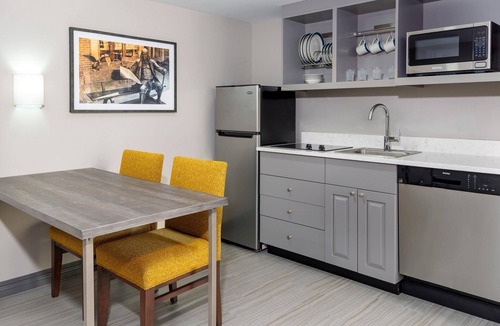 Country Club Plaza Area Hotel | Hampton Inn & Suites Kansas City-Country Club Plaza