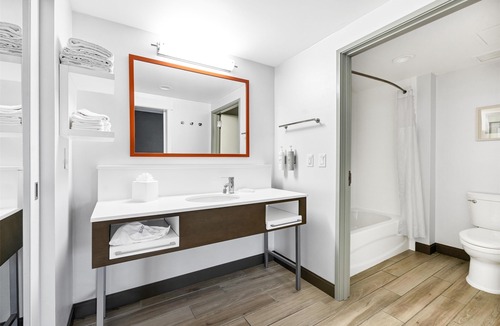 Logan Hotel | Hampton Inn & Suites Logan