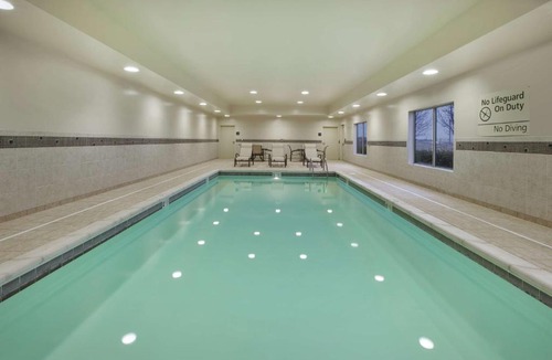 Greenwich Hotel | Hampton Inn & Suites Wichita-Northeast