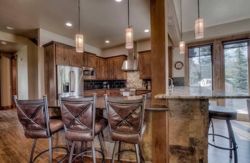 Fairmount On The River Villa | Happy Place | Private Hot Tub 3 King Suites Minutes to Breck Ski Resort