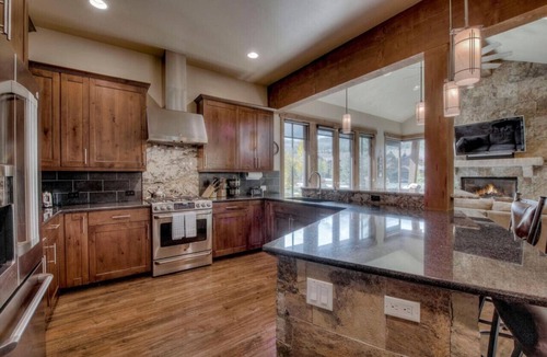 Fairmount On The River Villa | Happy Place | Private Hot Tub 3 King Suites Minutes to Breck Ski Resort