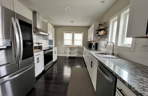 Kansas City House | Happy Yellow House I Stylish Retreat Downtown KCK + World Cup Access