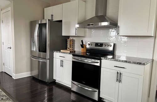 Kansas City House | Happy Yellow House I Stylish Retreat Downtown KCK + World Cup Access