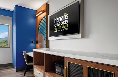 Murphy Hotel | Harrah's Cherokee Valley River Hotel & Casino – A Caesars Rewards Destination