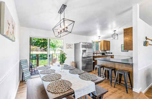 Clarksville House | Hayden Lake Views 2BR Deck Retreat Sleeps 7