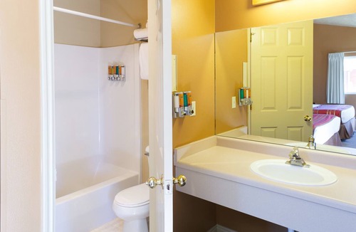 Flagg Ranch Hotel | Headwaters Lodge & Cabins at Flagg Ranch