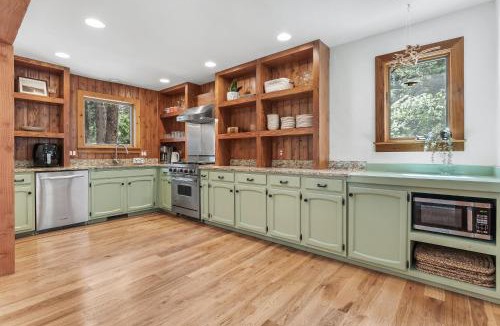 Sundance House | Heartwood - Cozy 2 bedroom Wooded Sundance Cabin