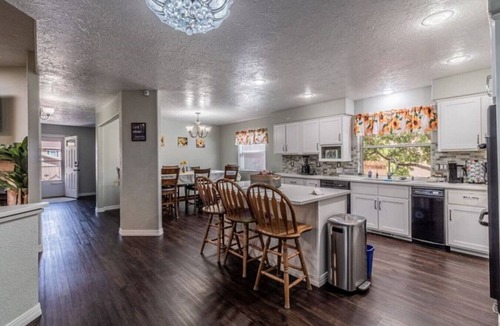 Farmington House | Heated Pool & Hot Tub | Sleeps 11 | Pool Table