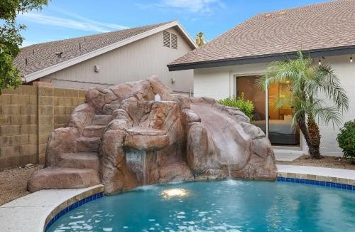 Santiago House | Heated Pool, Waterslide, Putting Green